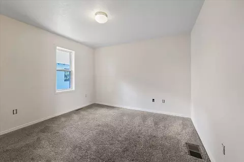 Bedroom - 1914 E Gordon Ave, Spokane, WA 99207 photo 1 of 4