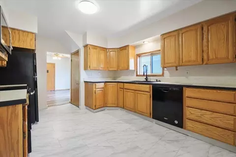 Kitchen - 1914 E Gordon Ave, Spokane, WA 99207 photo 1 of 3