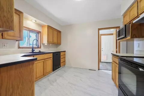Kitchen - 1914 E Gordon Ave, Spokane, WA 99207 photo 3 of 3