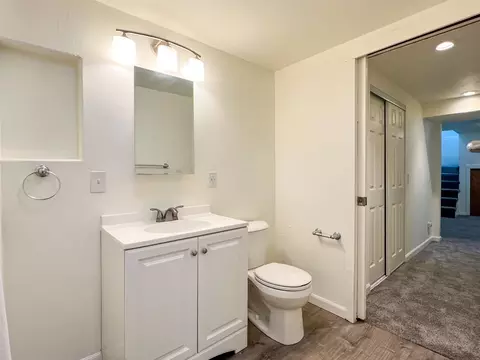 Bath - 223 E Graves Rd, Spokane, WA 99218 photo 3 of 3