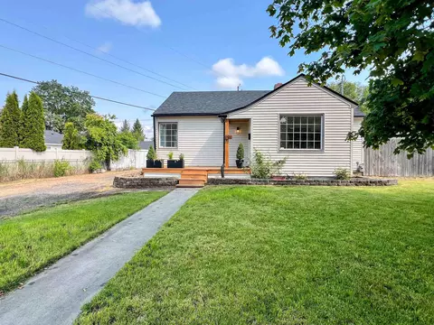 Exterior - 223 E Graves Rd, Spokane, WA 99218 photo 2 of 9
