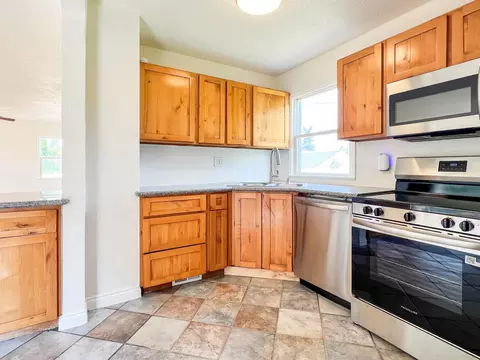 Kitchen - 223 E Graves Rd, Spokane, WA 99218 photo 2 of 4