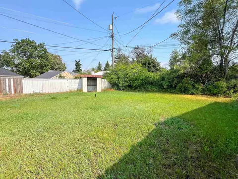 Exterior - 223 E Graves Rd, Spokane, WA 99218 photo 7 of 9