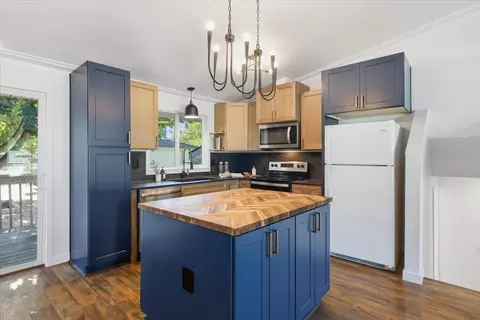 Kitchen - 3424 E 28th Ave, Spokane, WA 99223 photo 2 of 3