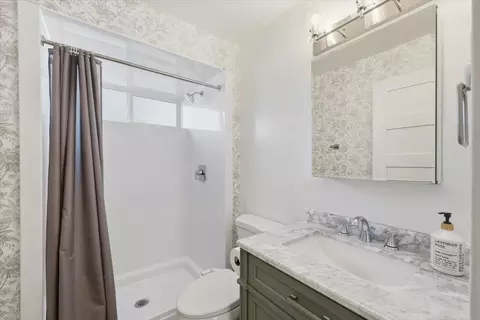 Bath - 3424 E 28th Ave, Spokane, WA 99223 photo 2 of 2
