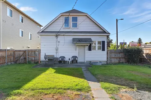 Exterior - 909 E Augusta Ave, Spokane, WA 99207 photo 2 of 4