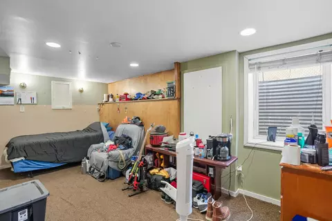 Bedroom - 909 E Augusta Ave, Spokane, WA 99207 photo 5 of 8