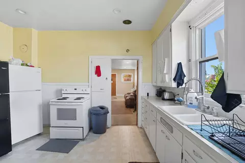 Kitchen - 909 E Augusta Ave, Spokane, WA 99207 photo 3 of 3