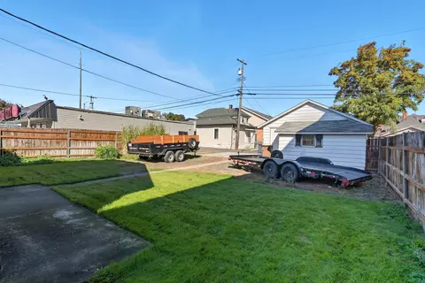 Exterior - 909 E Augusta Ave, Spokane, WA 99207 photo 3 of 4