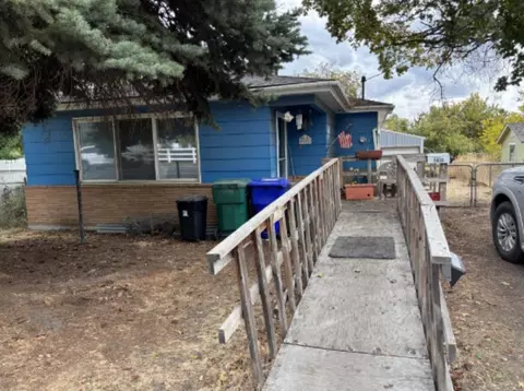 9408 E Upriver Dr, Spokane, WA 99206