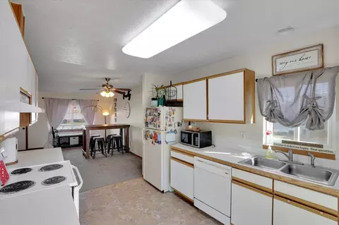 2016 E Francis Ave, Spokane, WA 99208 photo 2