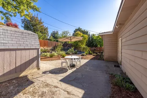 Exterior - 7204 N Fox Point Dr, Spokane, WA 99208 photo 6 of 11