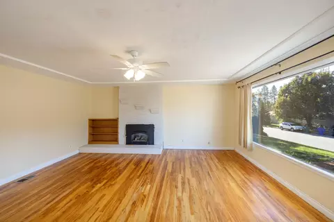 Living - 7204 N Fox Point Dr, Spokane, WA 99208 photo 1 of 4
