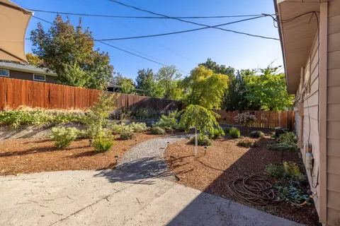 Exterior - 7204 N Fox Point Dr, Spokane, WA 99208 photo 5 of 11