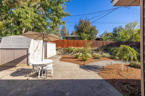 Exterior - 7204 N Fox Point Dr, Spokane, WA 99208 photo 4 of 11
