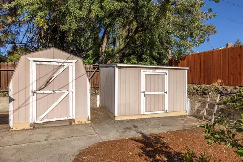 Exterior - 7204 N Fox Point Dr, Spokane, WA 99208 photo 8 of 11