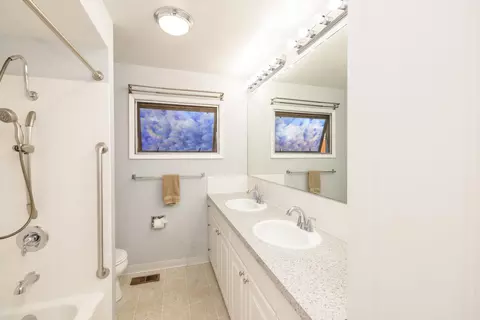 Bath - 7204 N Fox Point Dr, Spokane, WA 99208 photo 1 of 3