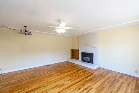 Living - 7204 N Fox Point Dr, Spokane, WA 99208 photo 3 of 4