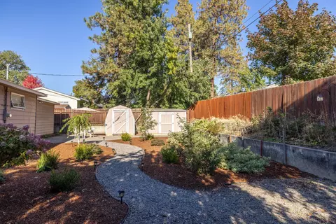Exterior - 7204 N Fox Point Dr, Spokane, WA 99208 photo 10 of 11