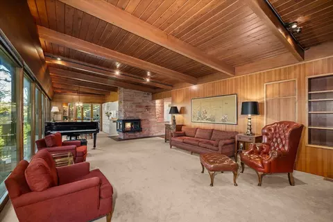 Living - 903 E Crest Rd, Spokane, WA 99203 photo 2 of 7