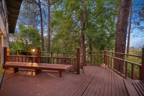 Exterior - 903 E Crest Rd, Spokane, WA 99203 photo 6 of 8