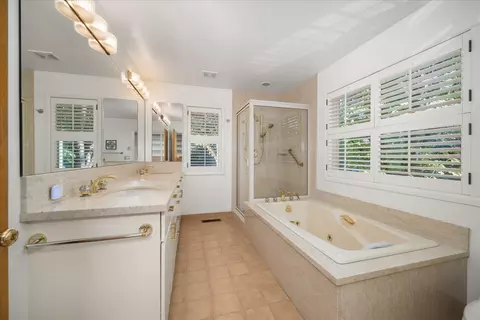 Bath - 903 E Crest Rd, Spokane, WA 99203 photo 1 of 4