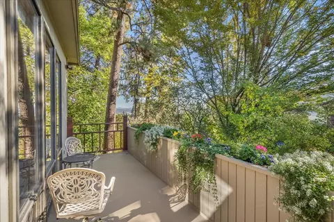 Exterior - 903 E Crest Rd, Spokane, WA 99203 photo 8 of 8