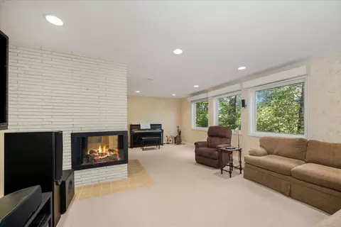 Living - 903 E Crest Rd, Spokane, WA 99203 photo 7 of 7