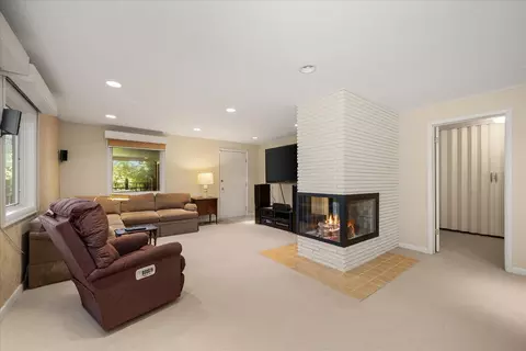 Living - 903 E Crest Rd, Spokane, WA 99203 photo 6 of 7