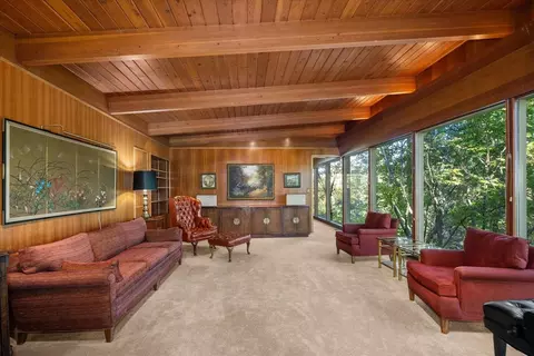 Living - 903 E Crest Rd, Spokane, WA 99203 photo 4 of 7