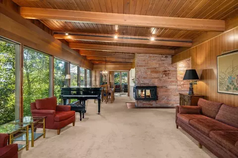 Living - 903 E Crest Rd, Spokane, WA 99203 photo 3 of 7