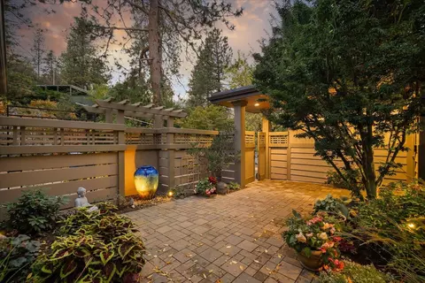 Exterior - 903 E Crest Rd, Spokane, WA 99203 photo 4 of 8