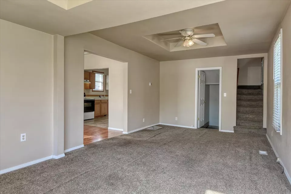 Living - 1317 E Dalton Ave, Spokane, WA 99207 photo 4 of 7