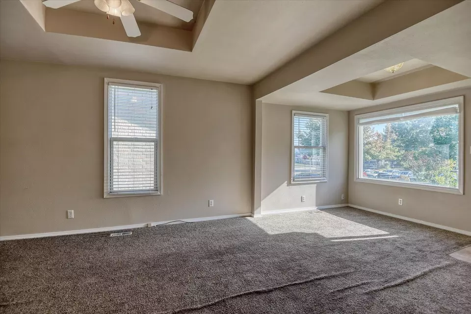 Living - 1317 E Dalton Ave, Spokane, WA 99207 photo 2 of 7
