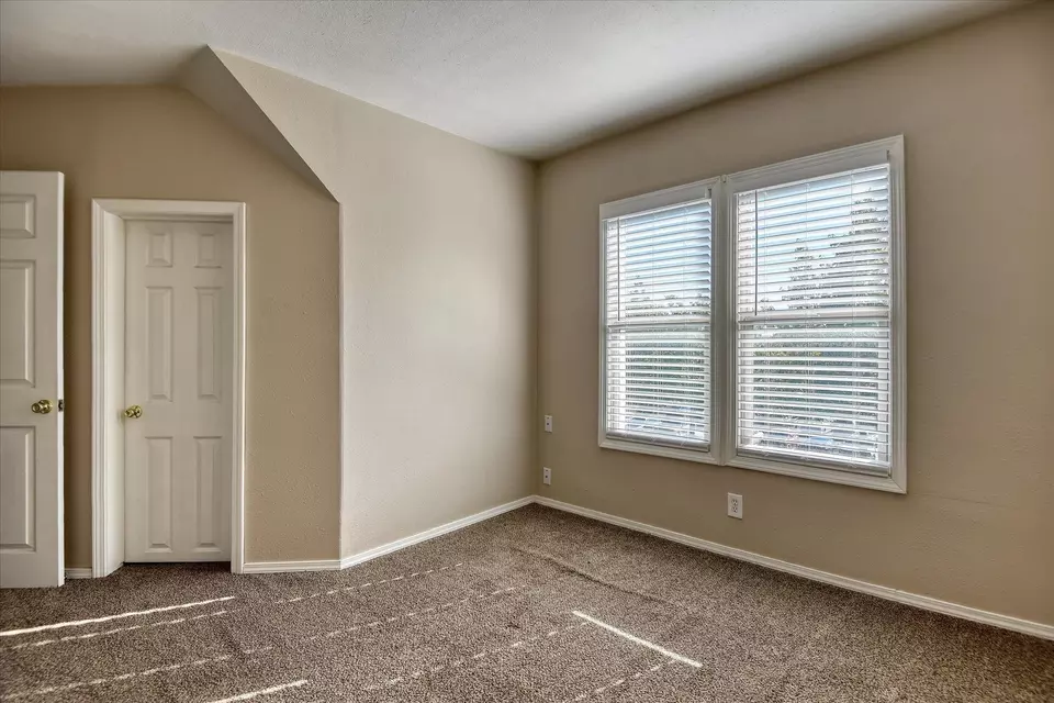 Bedroom - 1317 E Dalton Ave, Spokane, WA 99207 photo 2 of 5