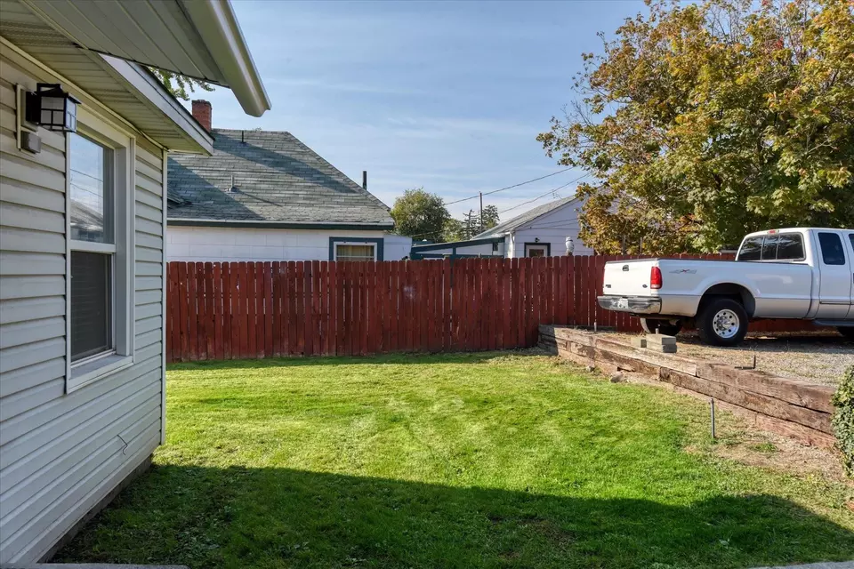Exterior - 1317 E Dalton Ave, Spokane, WA 99207 photo 4 of 9