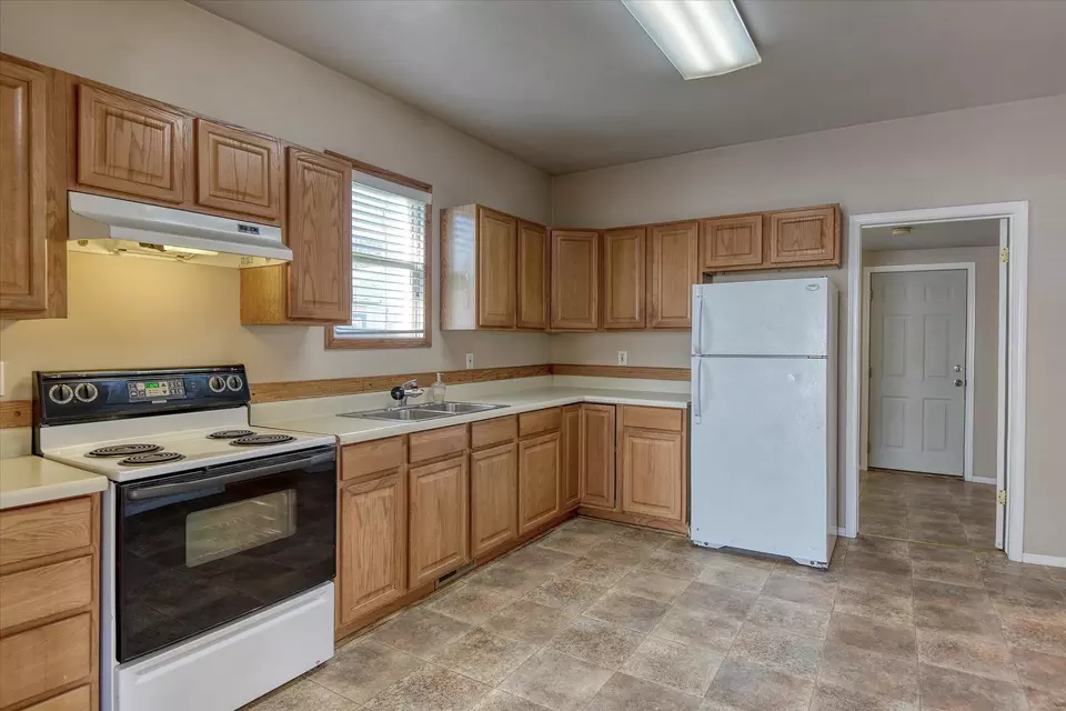 Kitchen - 1317 E Dalton Ave, Spokane, WA 99207 photo 1 of 3