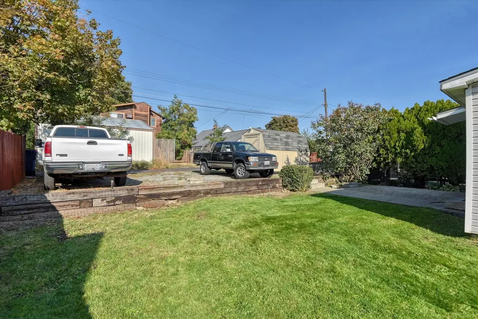 Exterior - 1317 E Dalton Ave, Spokane, WA 99207 photo 8 of 9