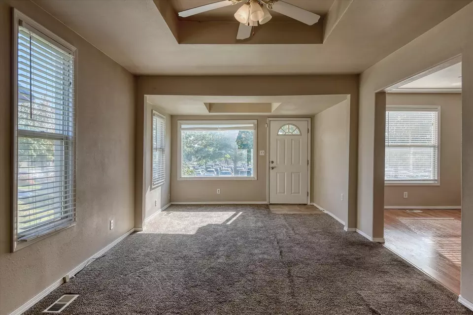 Living - 1317 E Dalton Ave, Spokane, WA 99207 photo 3 of 7