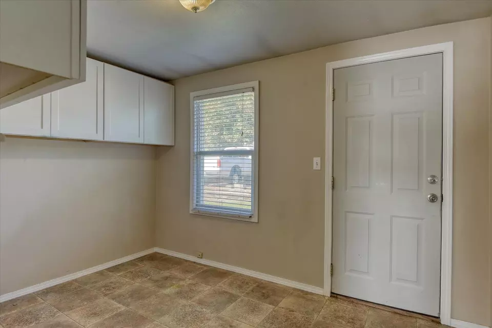 Entry Way - 1317 E Dalton Ave, Spokane, WA 99207 photo 3 of 3