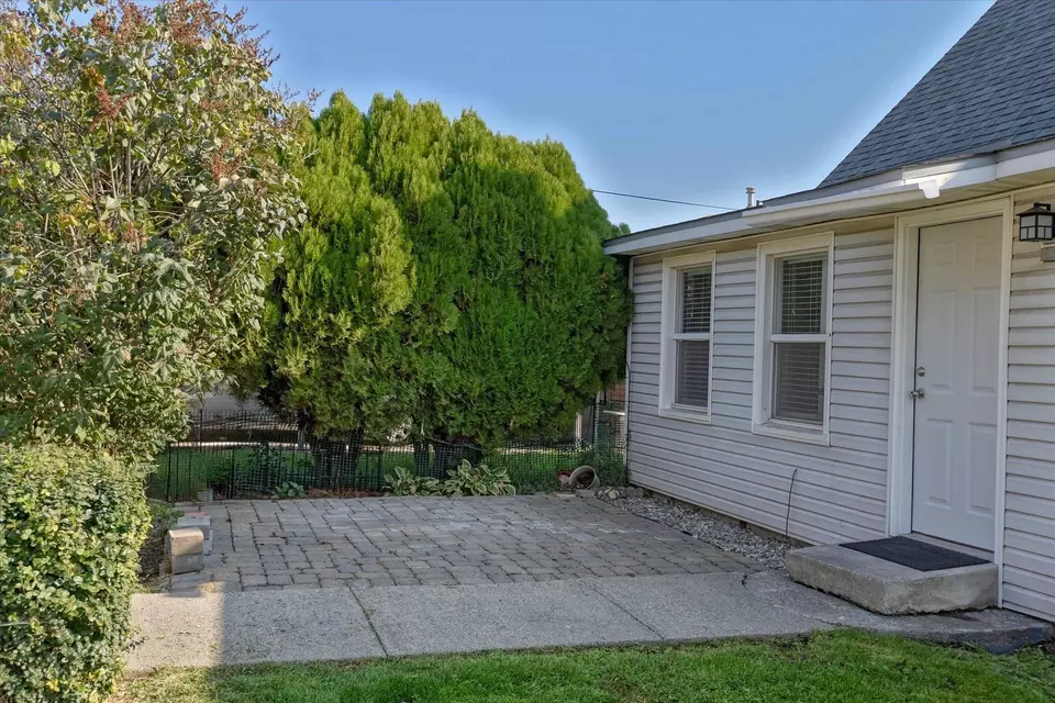 Exterior - 1317 E Dalton Ave, Spokane, WA 99207 photo 6 of 9