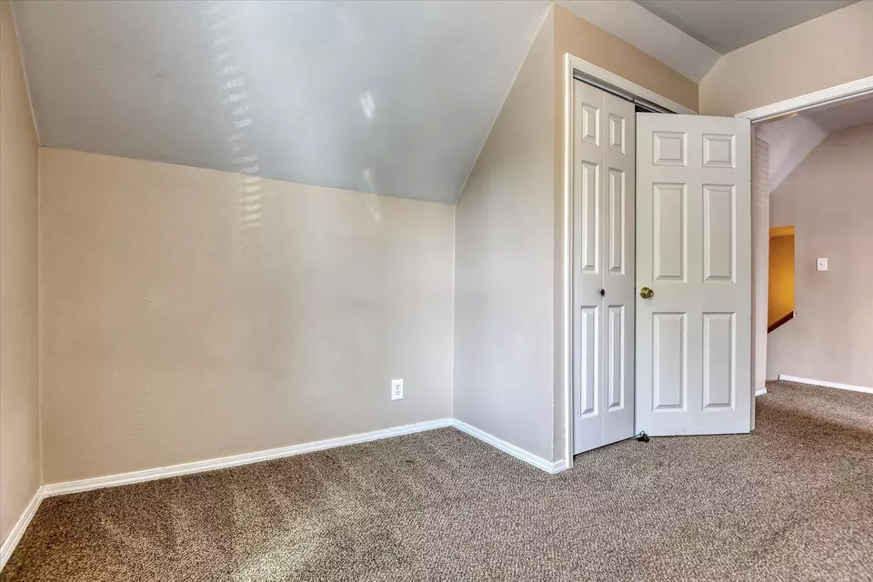 Bedroom - 1317 E Dalton Ave, Spokane, WA 99207 photo 4 of 5