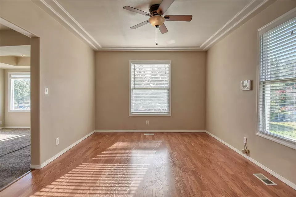 Living - 1317 E Dalton Ave, Spokane, WA 99207 photo 6 of 7