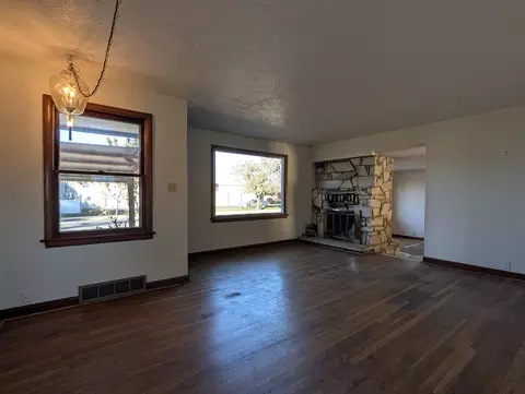 Living - 9006 E Sinto Ave, Spokane Valley, WA 99212 photo 2 of 4