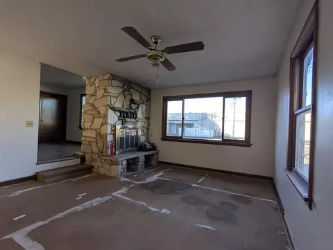 Living - 9006 E Sinto Ave, Spokane Valley, WA 99212 photo 3 of 4