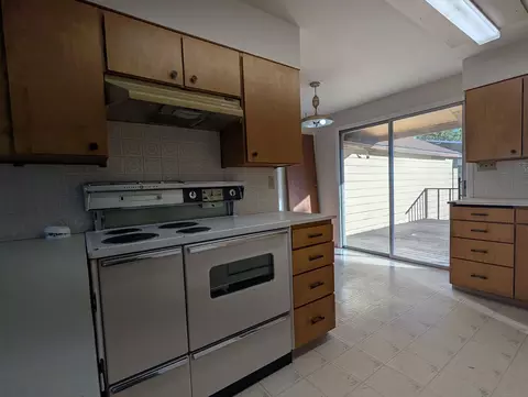 Kitchen - 9006 E Sinto Ave, Spokane Valley, WA 99212 photo 3 of 3