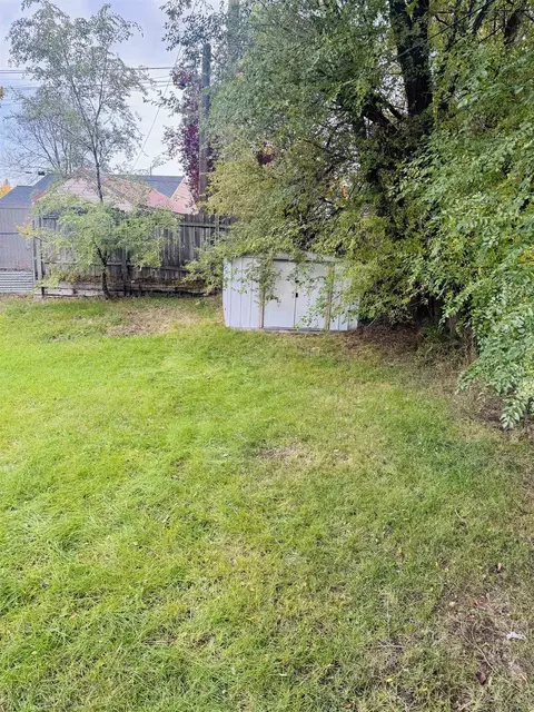 Exterior - 305 E Graves Rd, Spokane, WA 99218 photo 2 of 4