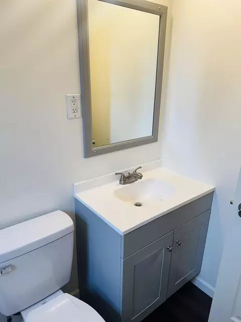 Bath - 305 E Graves Rd, Spokane, WA 99218 photo 2 of 2