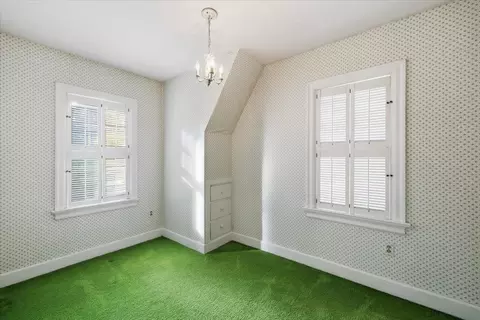 Bedroom - 1016 E Overbluff Rd, Spokane, WA 99203 photo 5 of 6