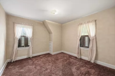 Bedroom - 1016 E Overbluff Rd, Spokane, WA 99203 photo 3 of 6